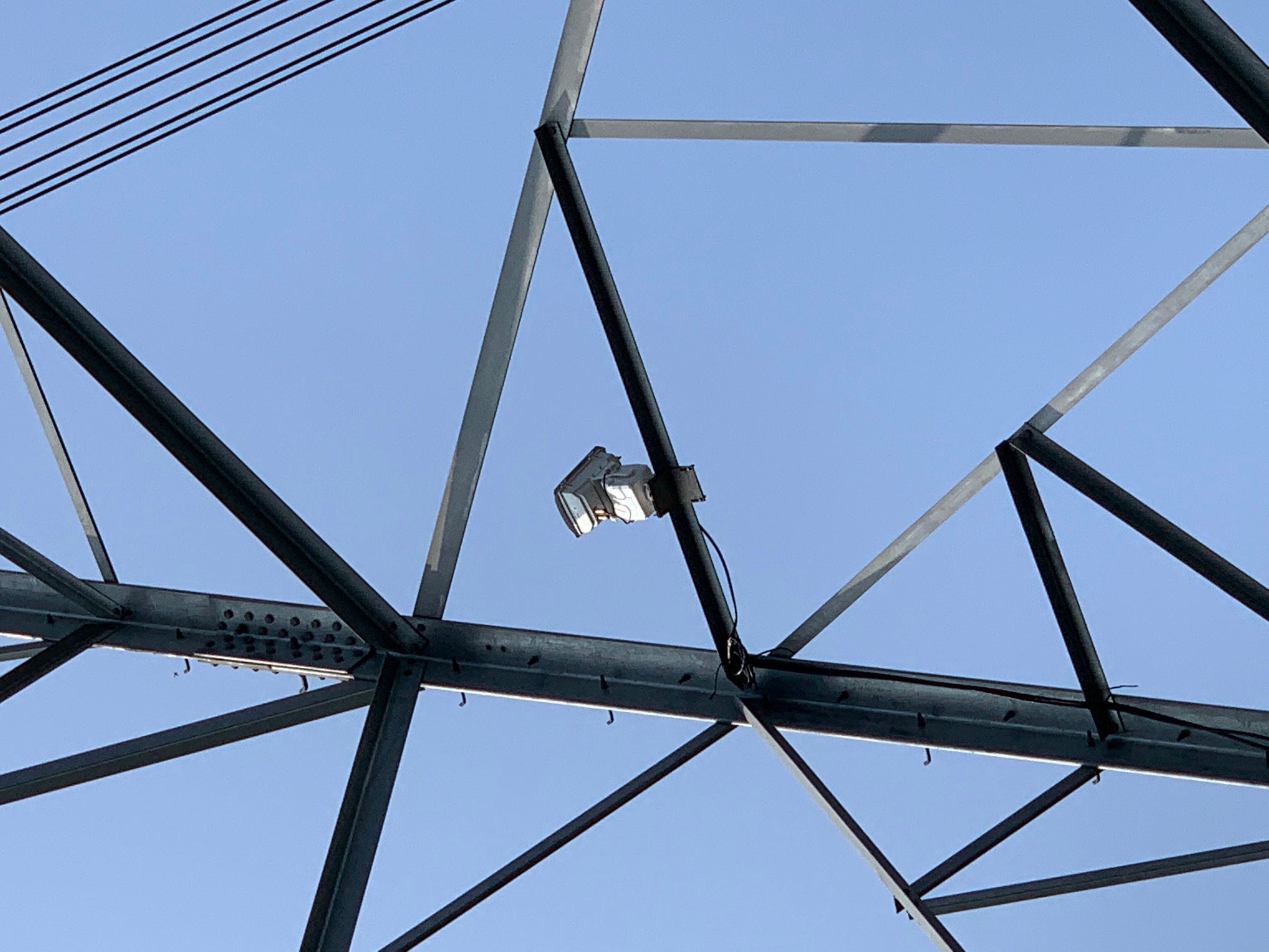 四川電力公司應(yīng)用防山火紅外熱成像雙目攝像機(jī)，及時發(fā)現(xiàn)潛在的山火隱患